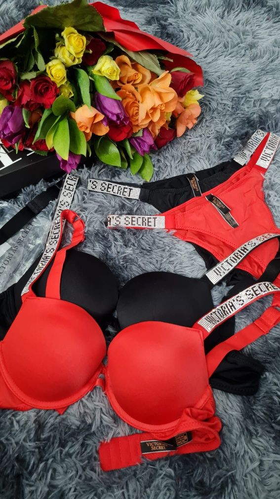 Set Sutien si Chilot Victoria's Secret Model cu pietricele