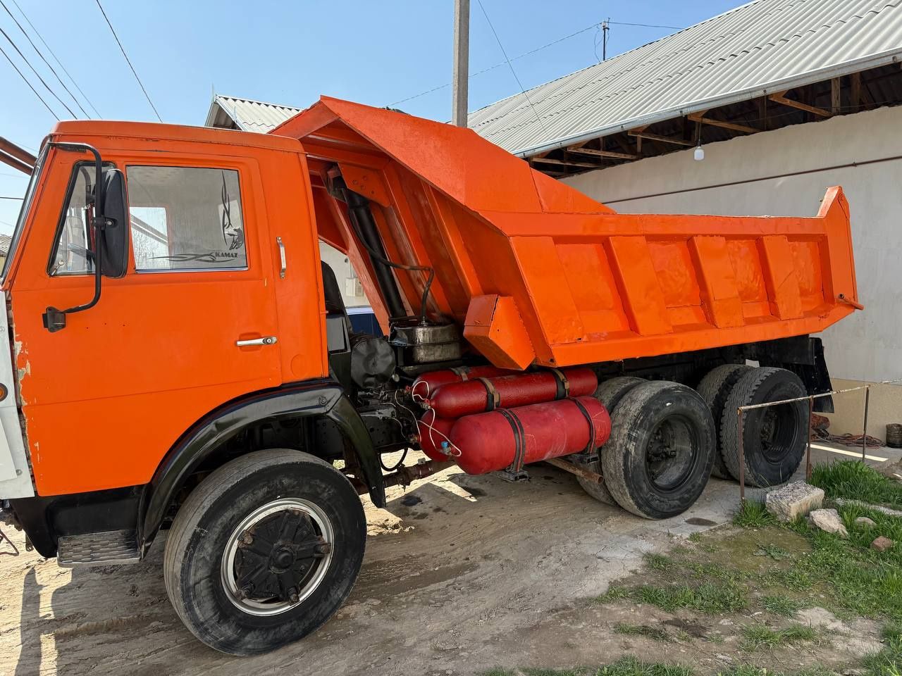 Kamaz sotilad holat yahw iwlab turgan mowina iwka tayor.