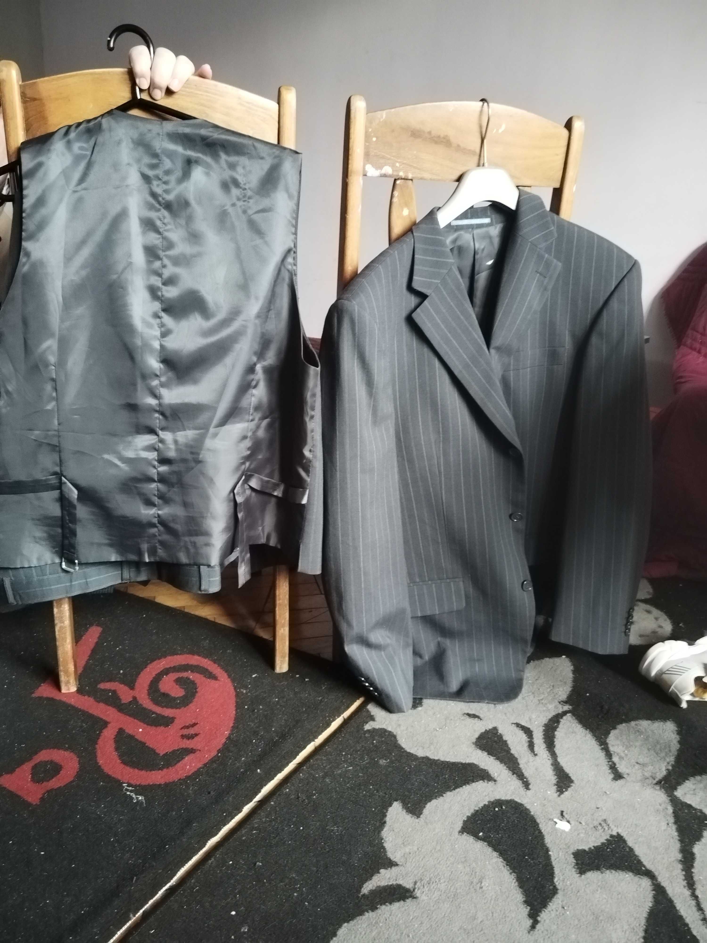 Мъжки костюм и мъжко яке