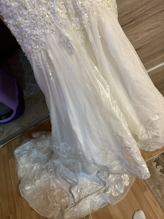 Vand rochie mireasa milla nova