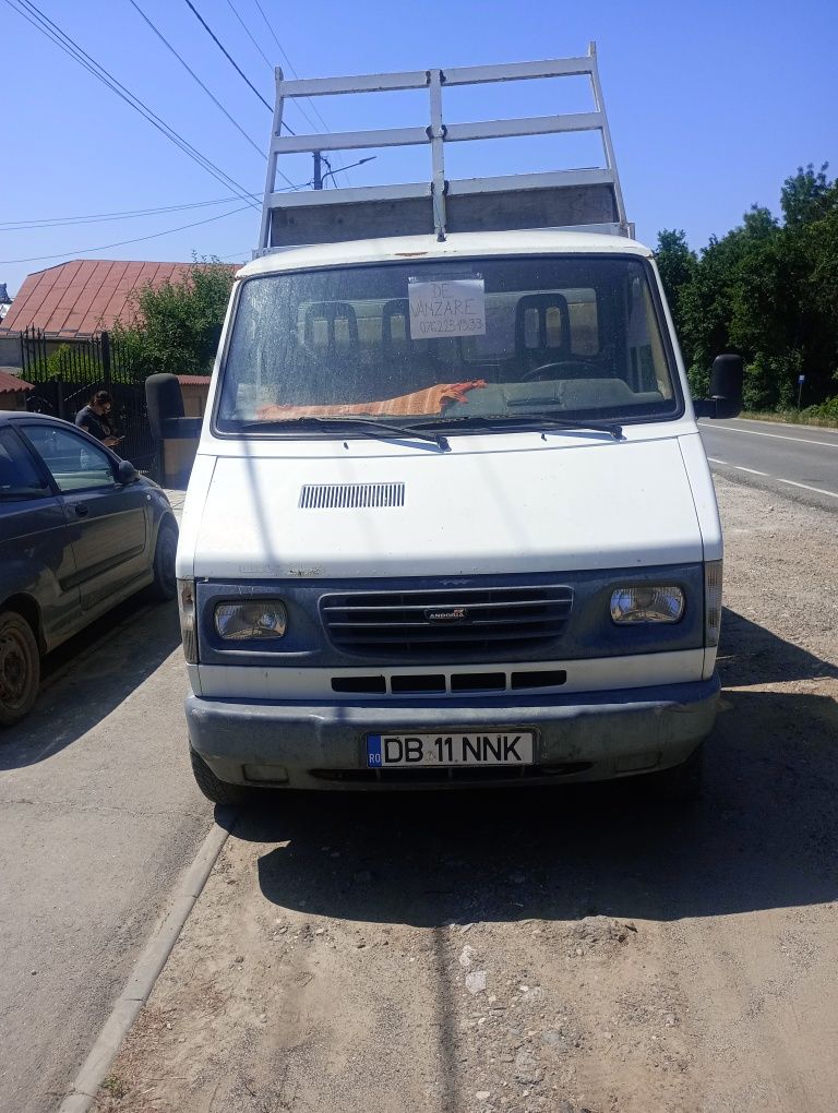 Autoutilitara basculabila