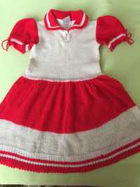 Продаю платье детское 30 р, вязаное,Румыния и набор до 1 года