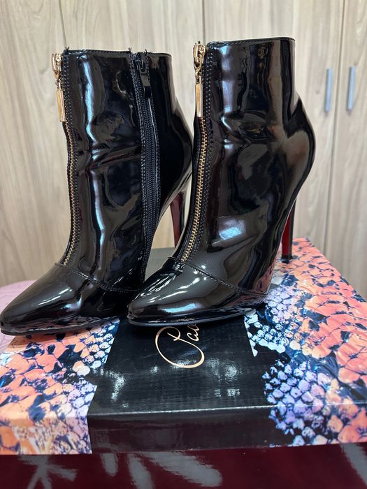 Елегантни дамски боти