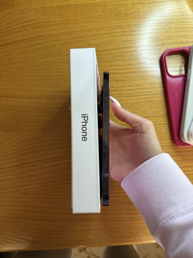 IPhone 14 Pro Max 256GB Deep Purple с КУТИЯ и 3 КЕЙСА