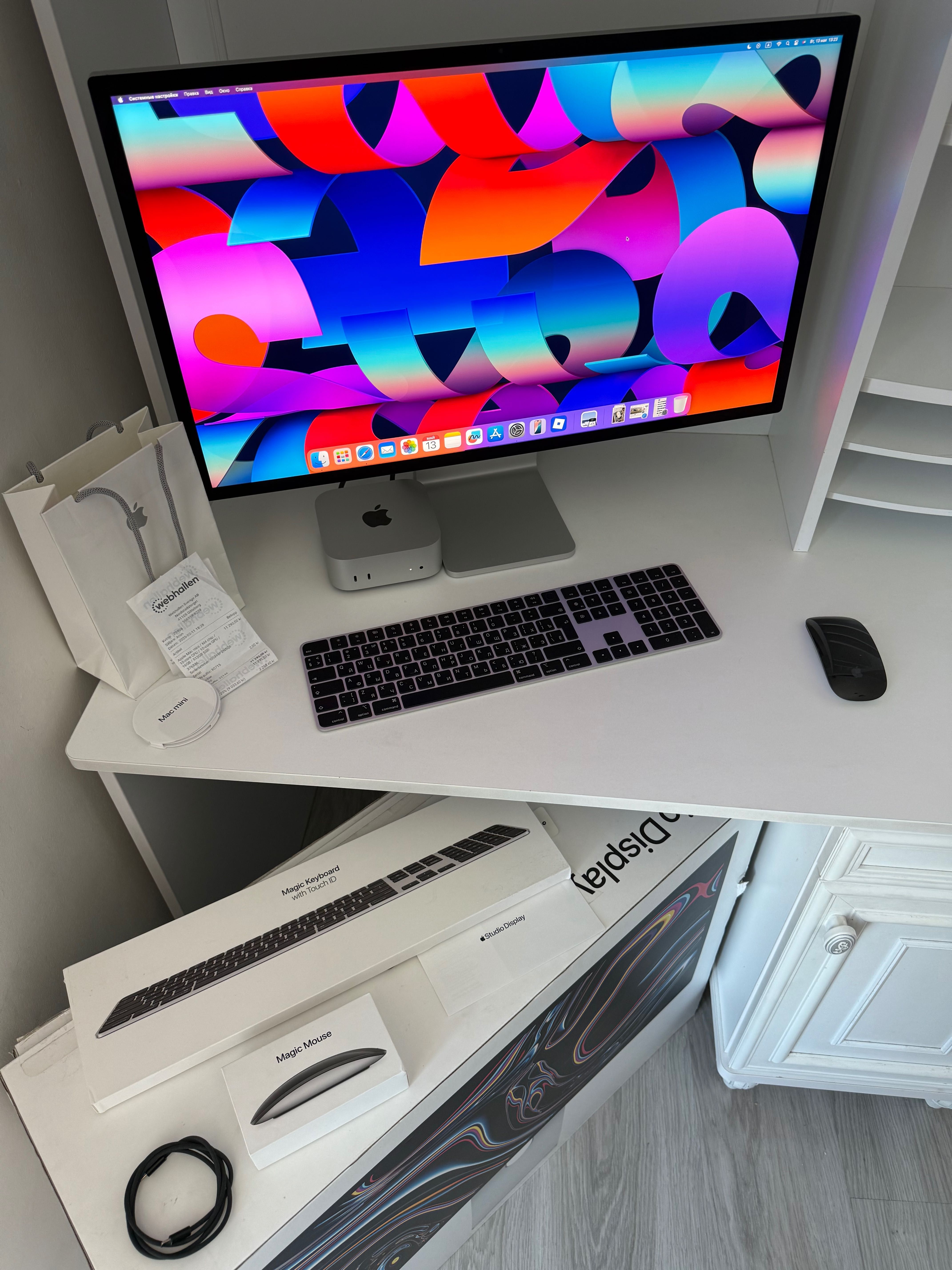 Mac mini m4 + Apple Studio Display + Apple Keyboard + Magic Mouse