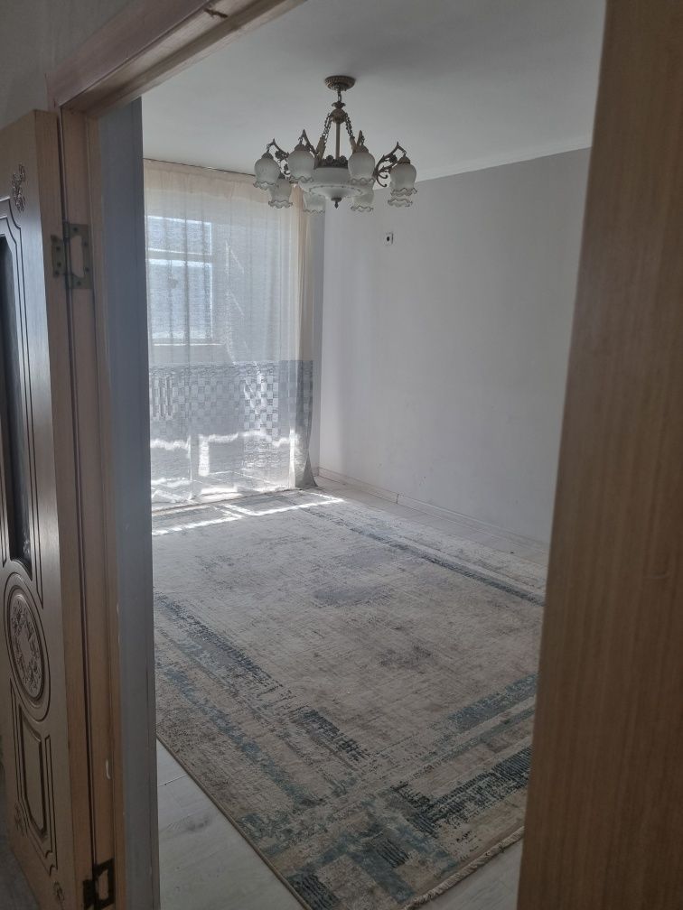 Арай мөлтек ауданы үш бөлмелі пәтер сатылады