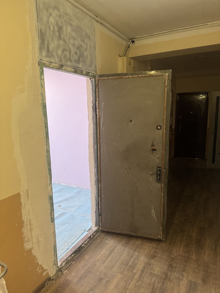 Продается бывшее общежитие 1/7/9 в яшнабадском районе, не дорого.
