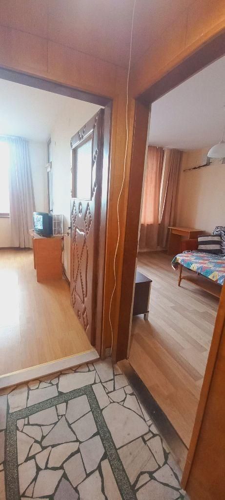 Дава се под наем Тристаен апартамент в Бургас, Център - 74 кв.м за 357 € - Снимка #1