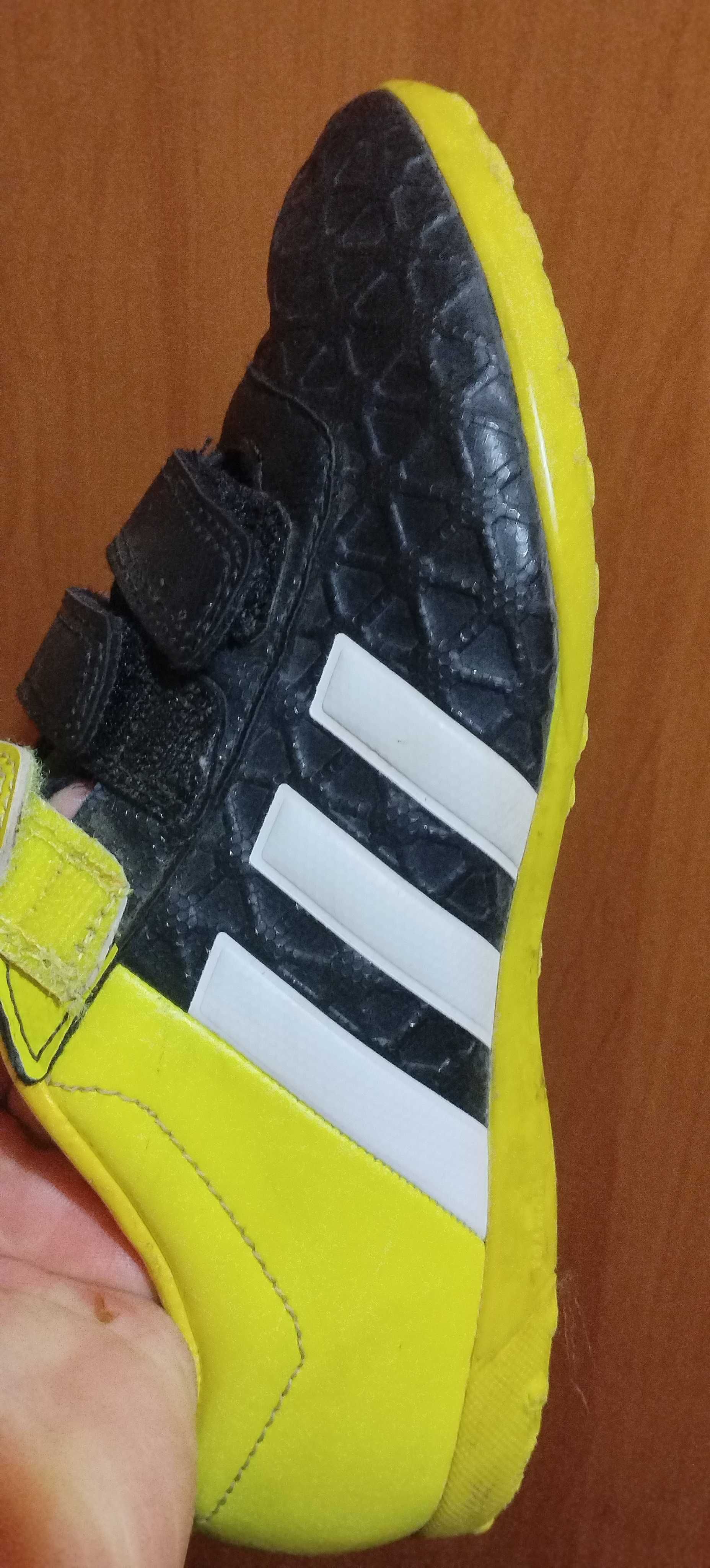 Продавам много запазени стоножки Adidas.36 2/3