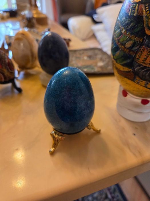 Декоративни Каменни Яйца – Натурални Минерали с Поставки