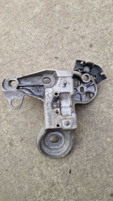 Suport bara stabilizatoare dreapta Audi A4 B7 cod 8E0 199 352 F