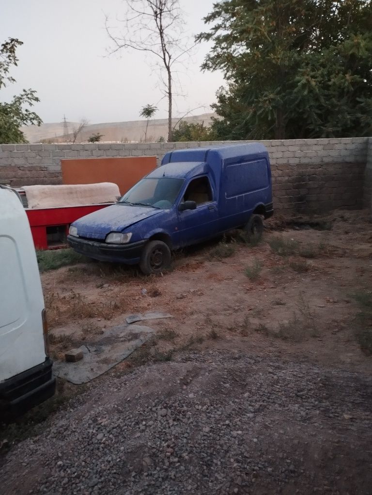 Ford eskord. 1111