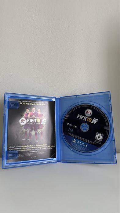 Vand FIFA 18 pentru Playstation 4
