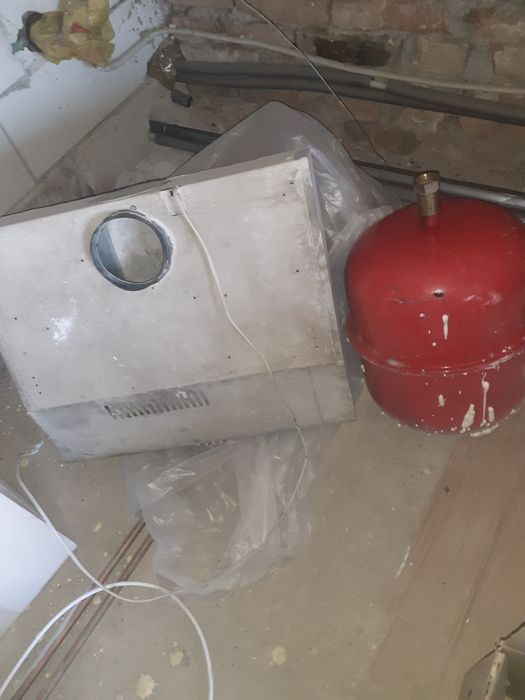 Hotă si vas de expansiune pt centrala