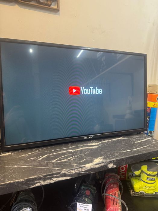 32” Smart TV Crown