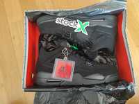 Jordan 4 Black Cat Cititi Descrierea