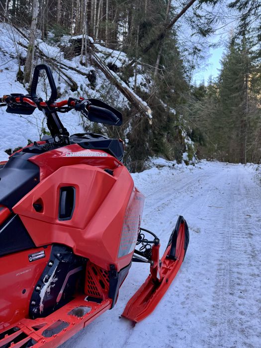 Snowmobil ski doo summit X 850 2019