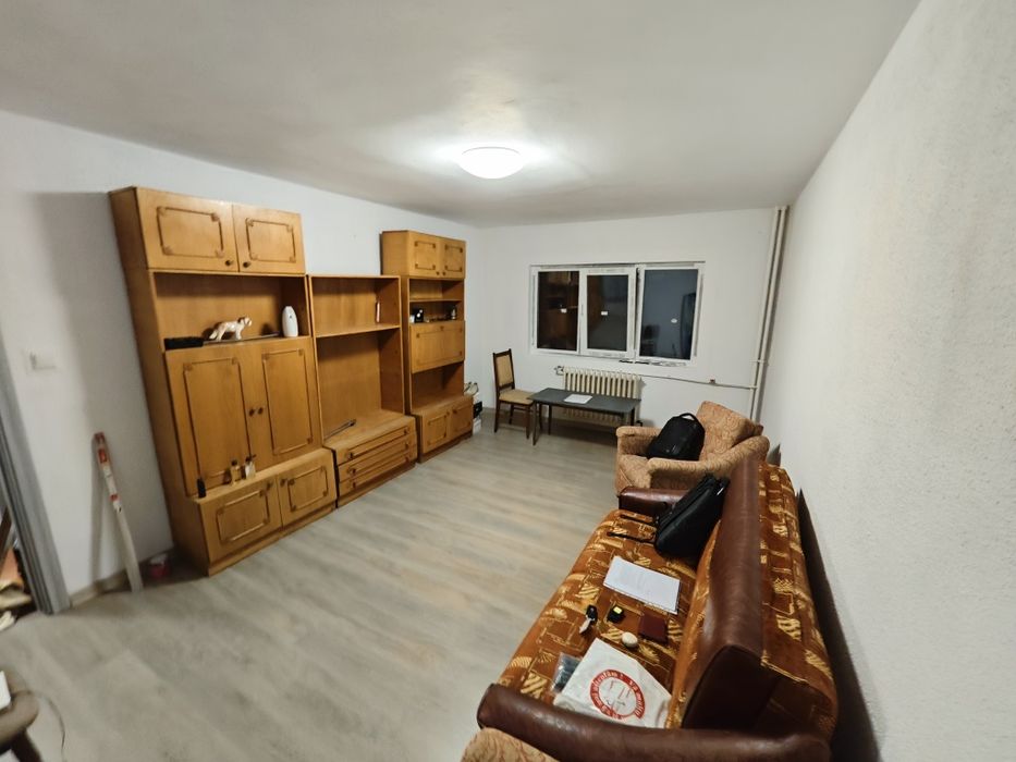 Vand apartament 2 camere decomandat