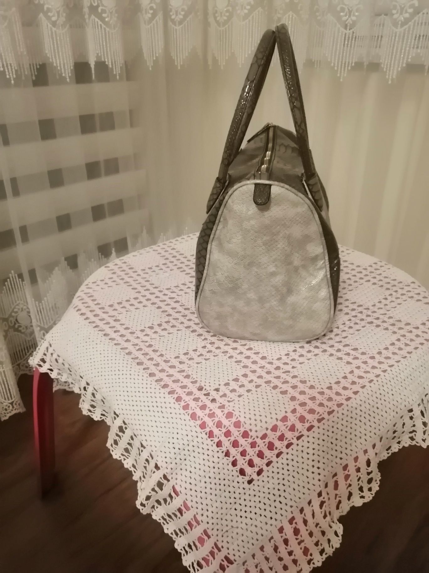 Дамска чанта чисто нова