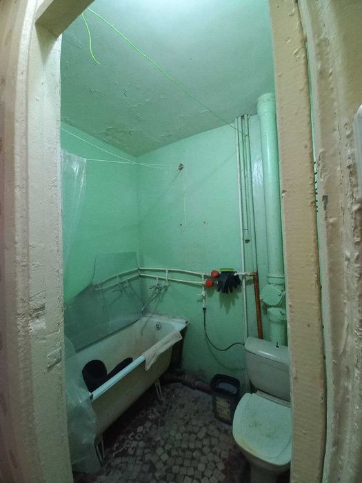 1 хоналик 1-этаж ойбек роддом Вика магазинни оркаси