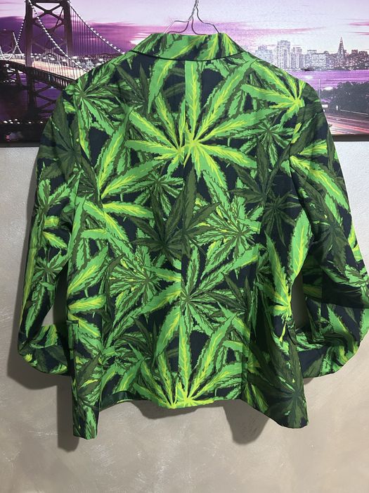 Много екстравагантно сако