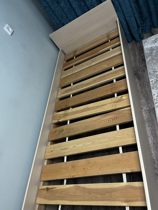 Продам кровать, стол, шифоньер 50 тыс.