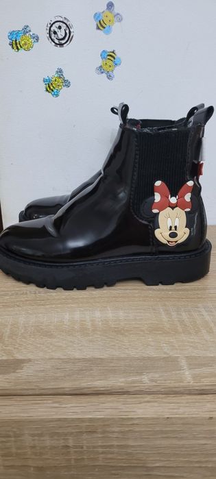 Vând ghetute Zara pentru fetite