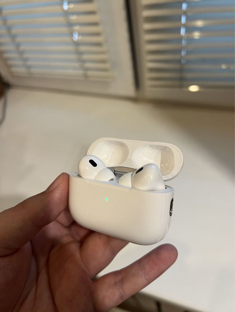 AirPods Pro 2nd generation with MagSafe. Продаю свои наушники.
