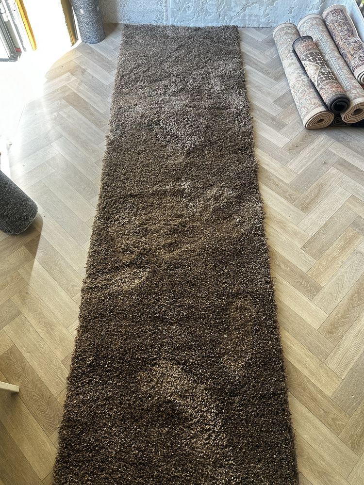 Covor traversa shaggy cu fir înalt 80x2,90,150 lei,nefolosit.