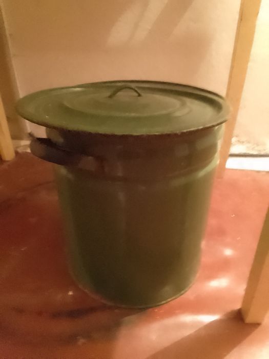 Кастрюли разные продам