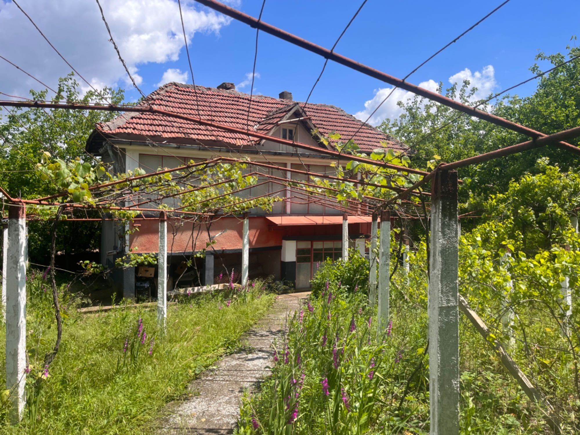 ПРОДАВА ДВУЕТАЖНА КЪЩА в с. Малорад, област Враца