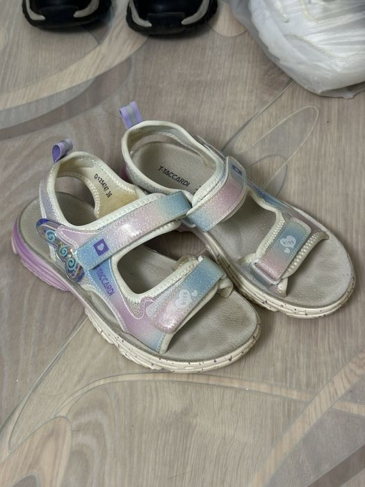 Отдам обувь с 32 по 36 размер