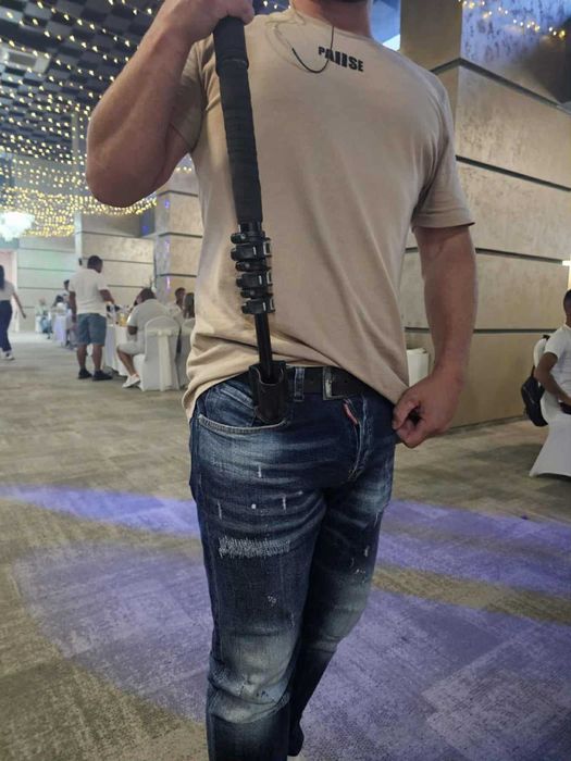 Фотоапарат, статив, калъв, чантичка.