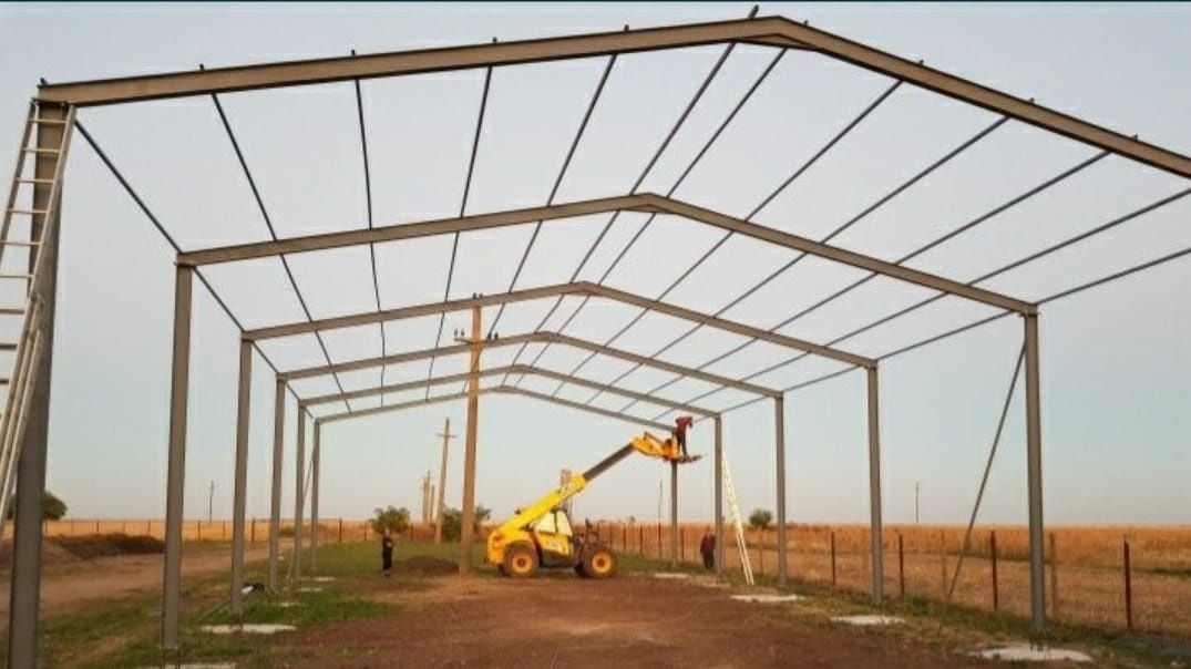 Vand structuri și hale metalice, agricole sau industriale