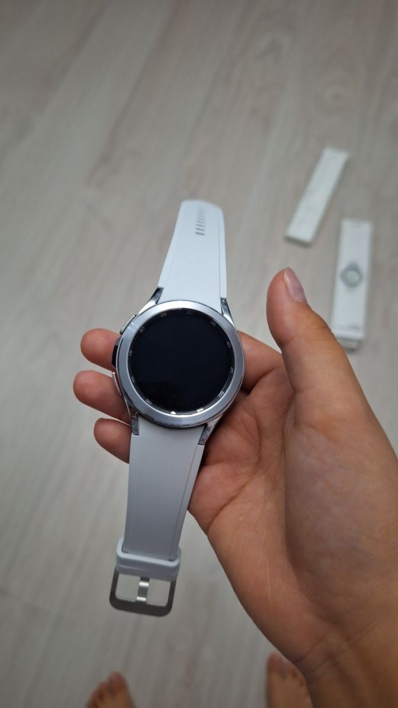 Часы Samsung Galaxy Watch 4 classic