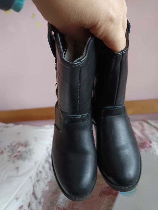 Зимни ботушки за момичета.