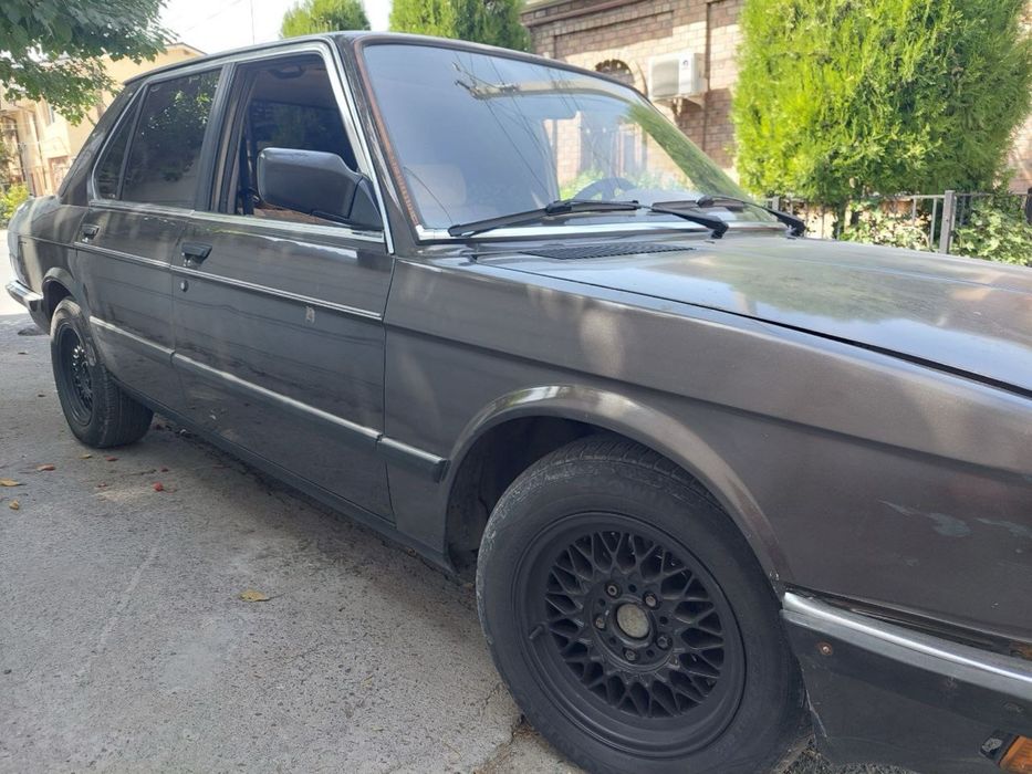 BMW E28 528i (Баварская версия)