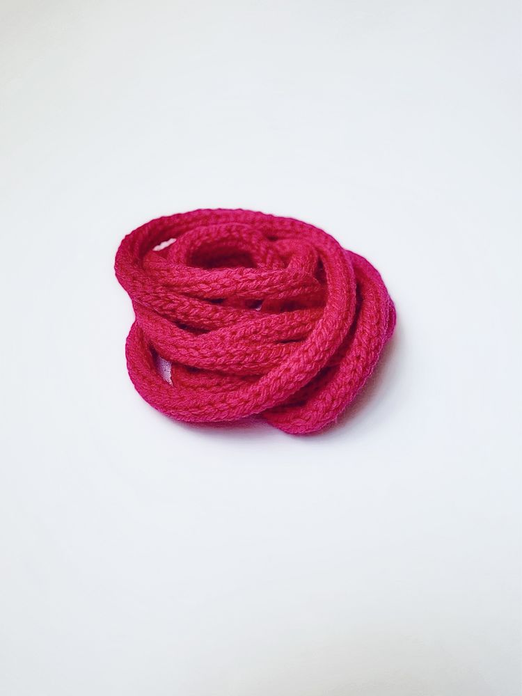 Șnur tricotat din fir simplu sau dublu, decoratiune, martisor, brosa