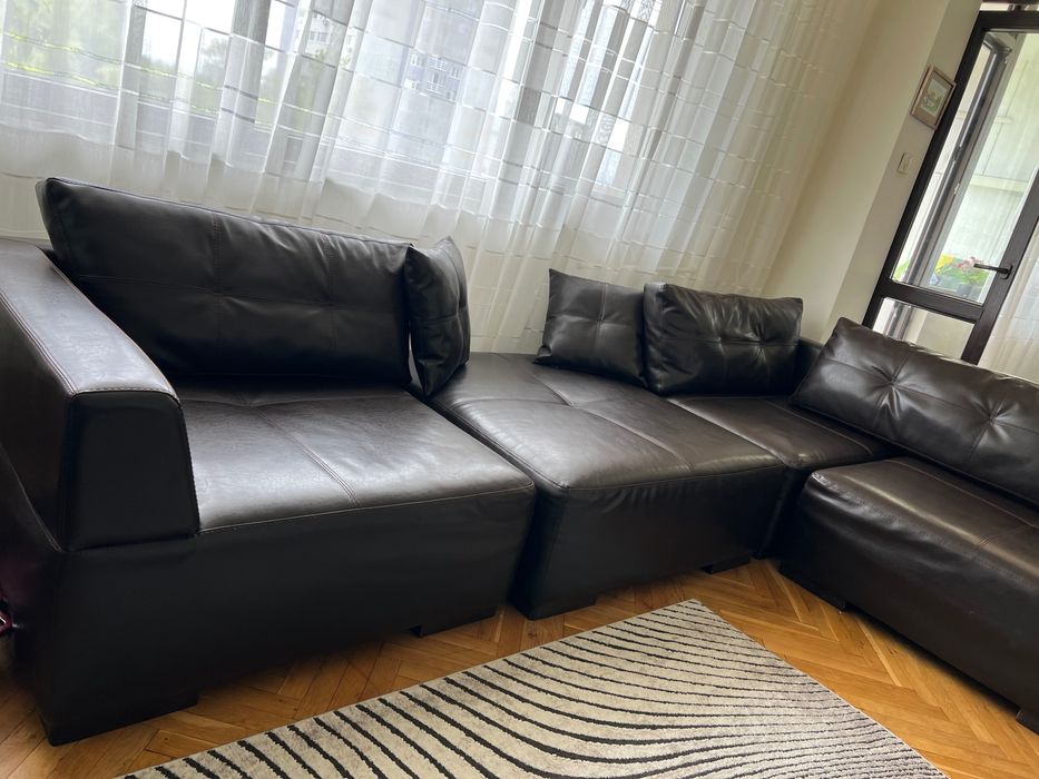 Кафяв, кожен диван