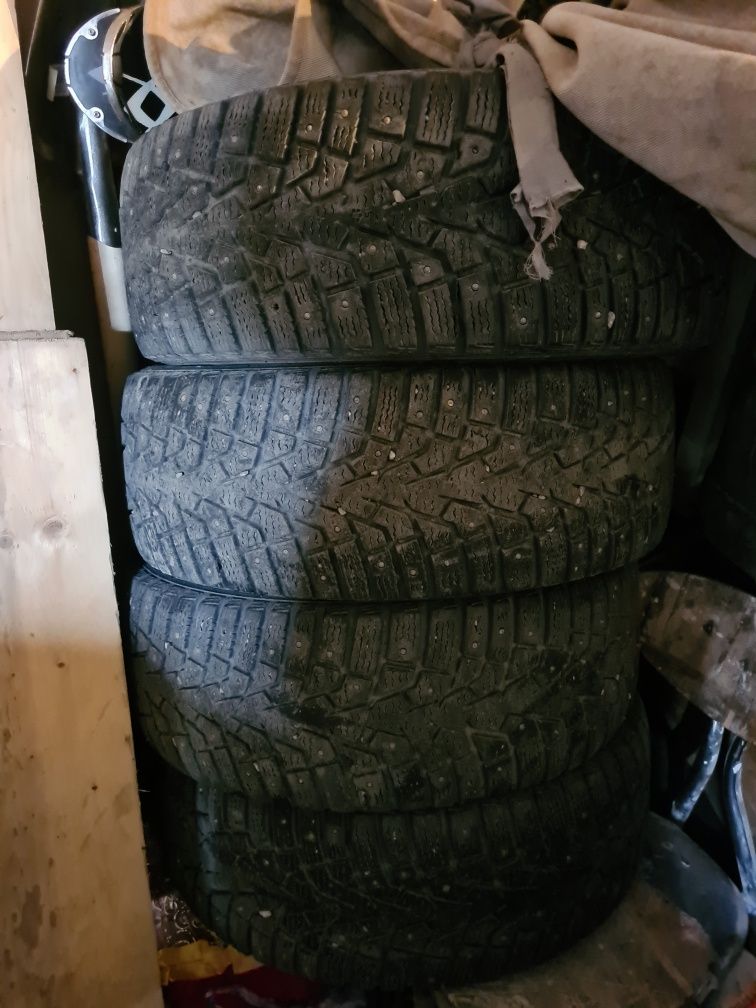 Продам резину MAXXIS ARCTICTREKKER NP3 205/55 R16