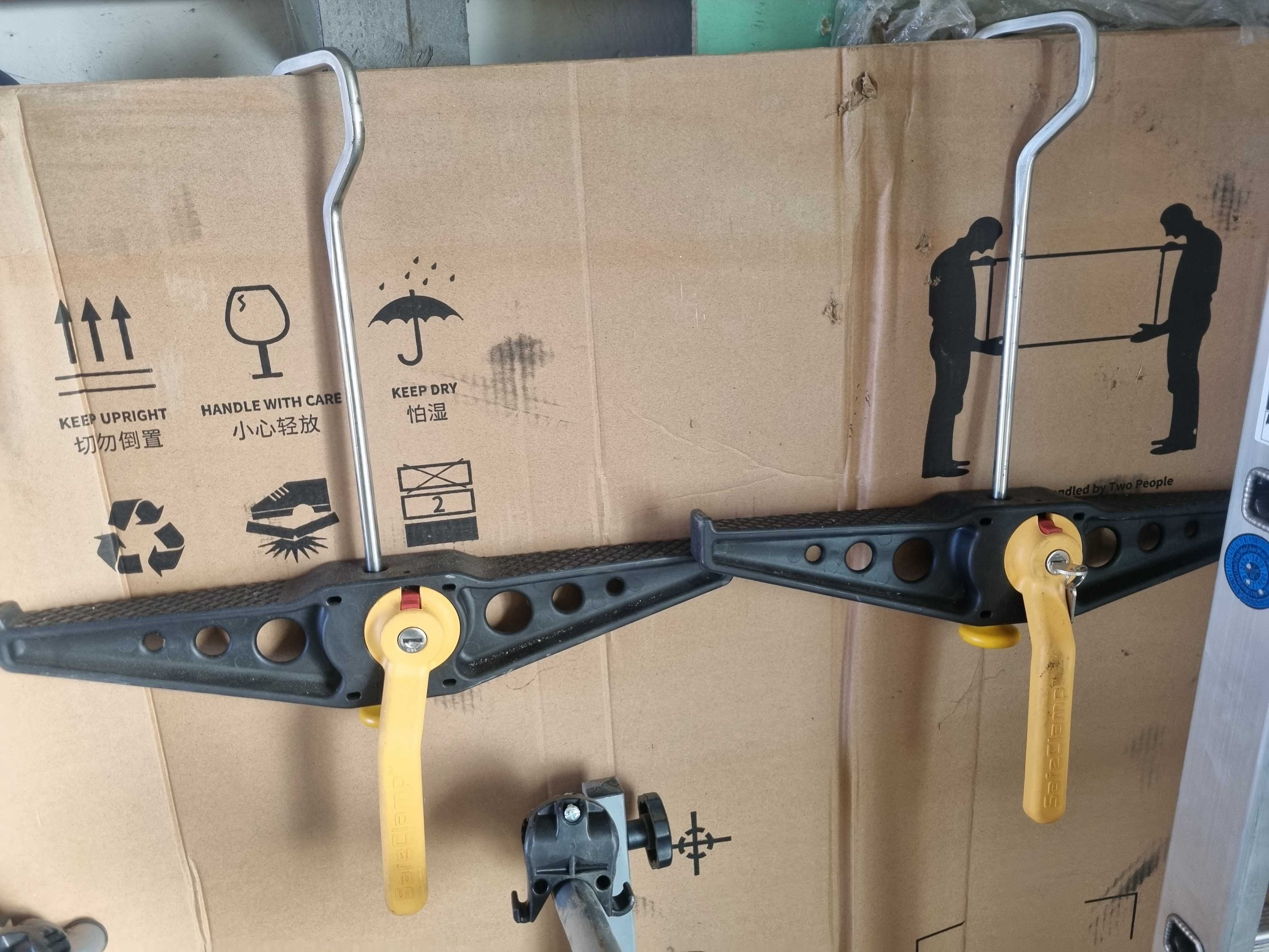 Inchiriez portbagaj auto Thule; Suport Biciclete; Bari; Cleme Scara