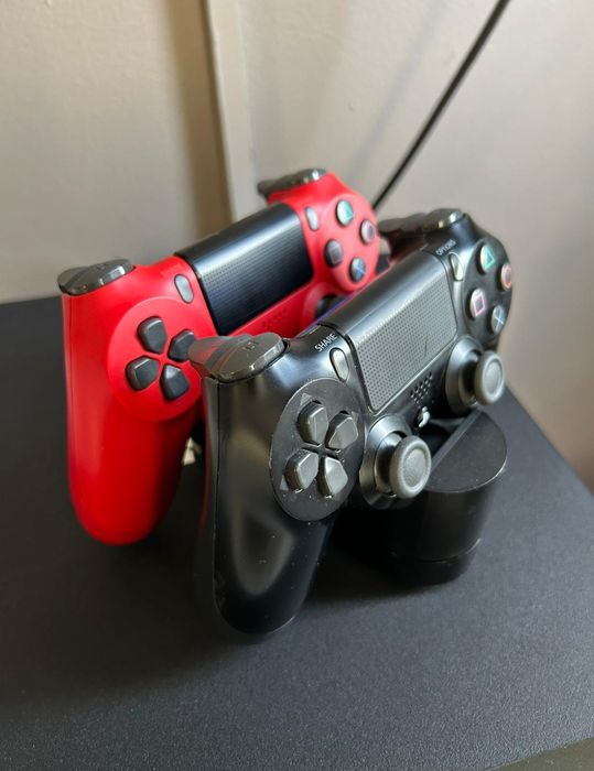 PS4 pro 1tb 2 manetă plus jocuri