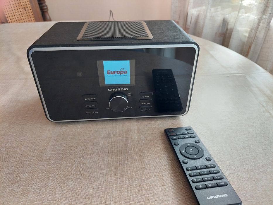 Vând internet radio Grundig DTR6000