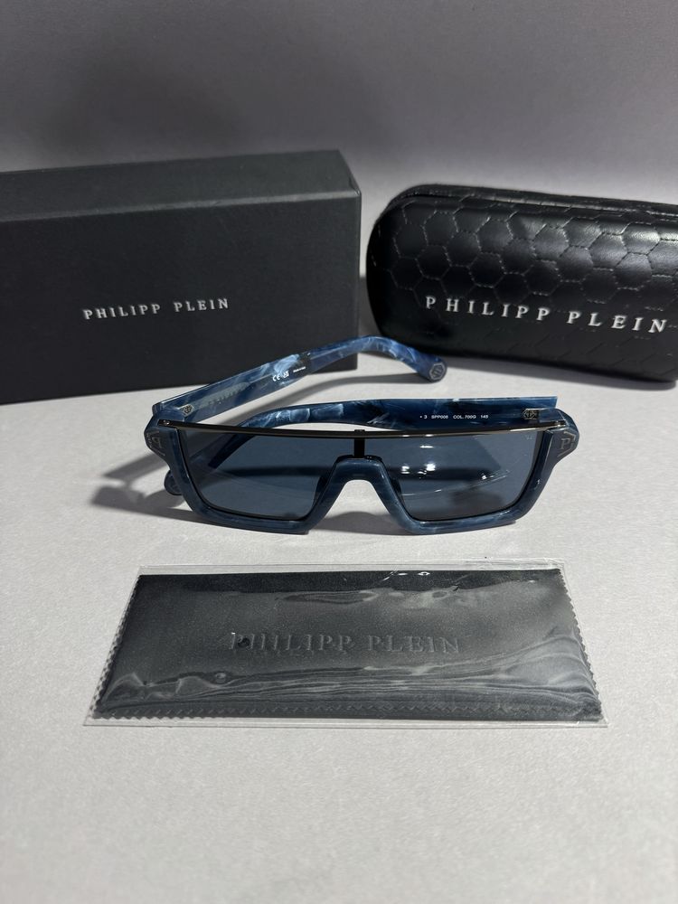 Philipp PleinОчила