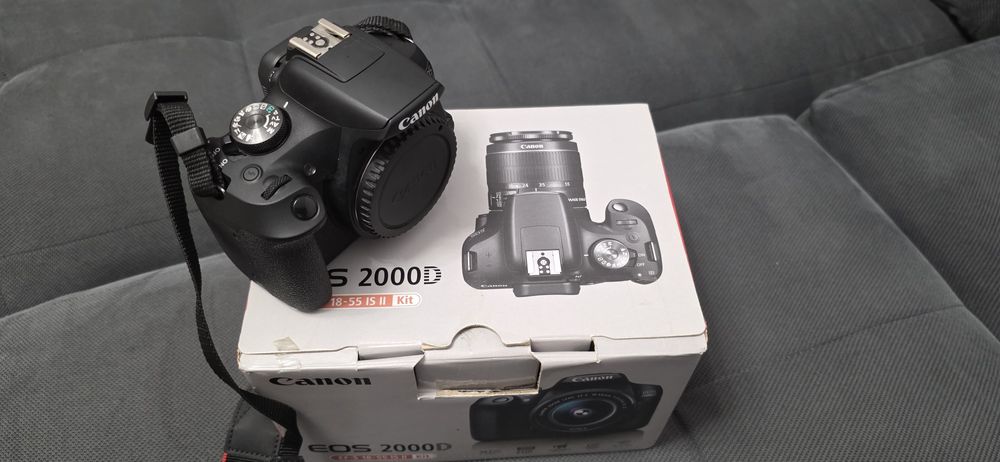 Kit Canon EOS 2000D 24.1MP + 2 Obiective