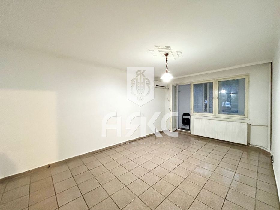 Двустаен апартамент в кв. Люлин 5