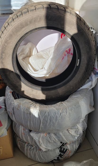 Шины. Скоро зима  Зимние шины: Продам комплект зимних шипованных шин M