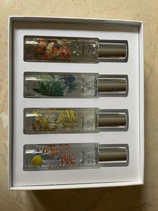 Salvatore Ferragamo Store Di Seta