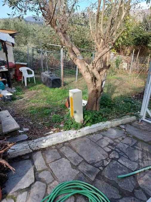Продават се две къщи общо 106 м2 с двор 440 м2 в Аспровалта, Гърция