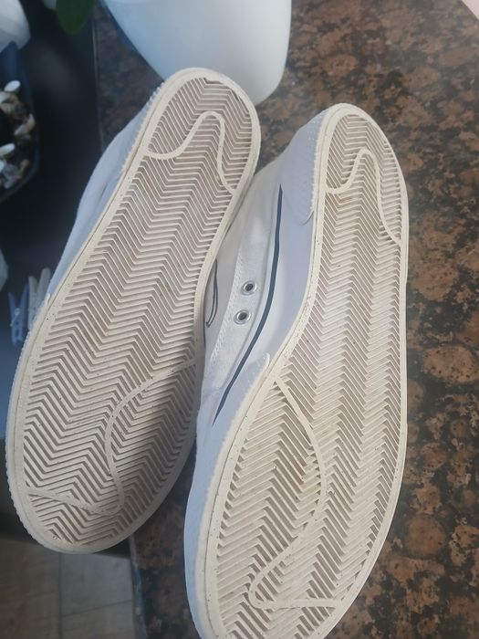 Vând adidasi mărimea 42